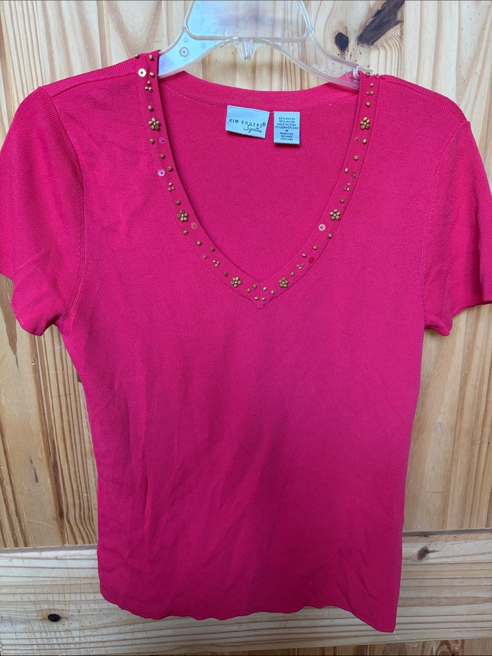 Size m Kim Rogers ah Bright Pink V-Neck Short Sleeve with Gold Bead Embellishme